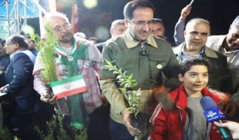گزارش تصویری/ توزیع نهال در موکب شهدای سازمان منابع طبیعی و آبخیزداری کشور در میدان انقلاب تهران