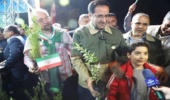 گزارش تصویری/ توزیع نهال در موکب شهدای سازمان منابع طبیعی و آبخیزداری کشور در میدان انقلاب تهران