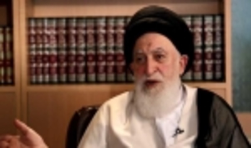 آیت الله علوی بروجردی با کاشت یک نهال به پیشواز هفته منابع طبیعی رفت