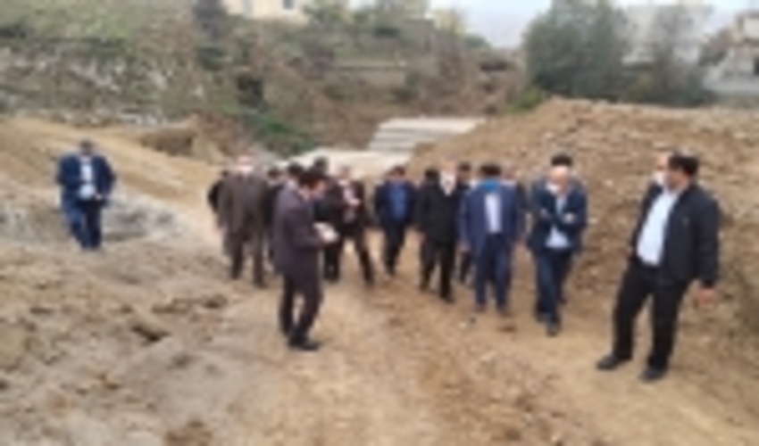 بازدید استاندار اردبیل از اولین پروژه آبخیزداری شهری استان در شهر گرمی