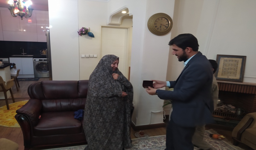دیدار فرمانده بسیج وزارت جهاد کشاورزی با خانواده شهید فرخی