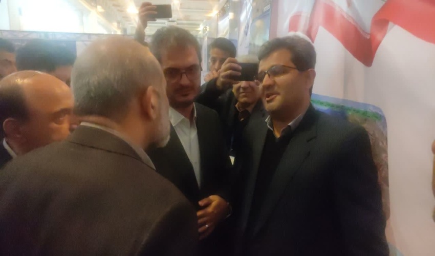 بازدید وزیر کشور از غرفه منابع طبیعی استان کردستان