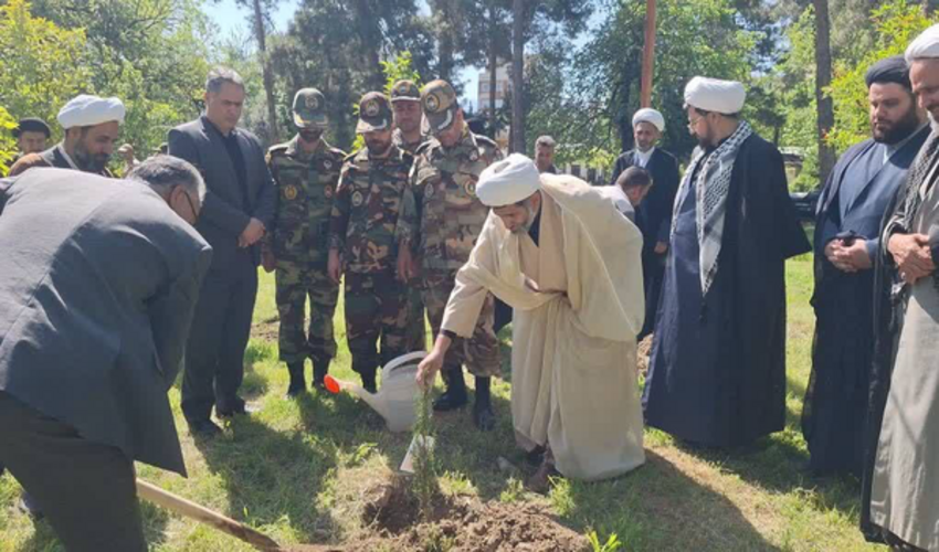 غرس ۲۰۰۰ اصله نهال به مناسبت روز ارتش در گلستان